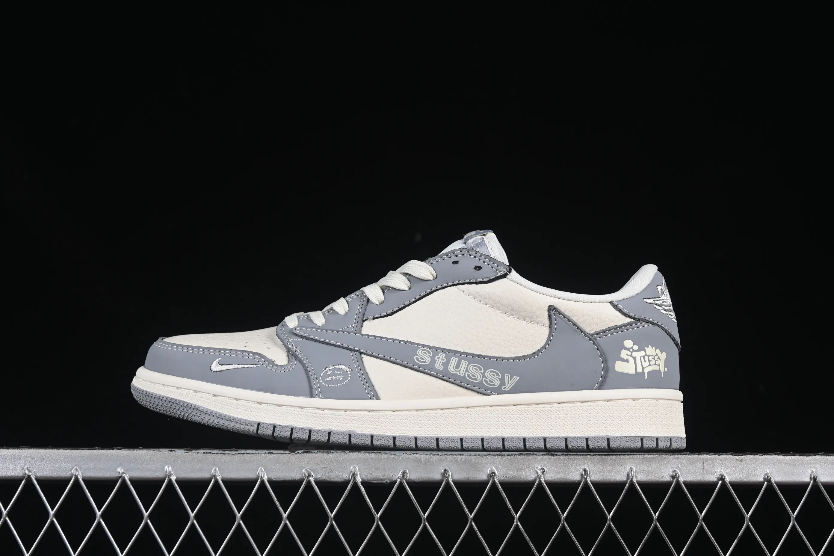 All Categories Air Jordan Jordan Series Basketball Shoes Air Jordan 1 Low High-end Customized Low-top Sneakers Travis Scott x Fragment Design x Air Jordan 1 Low OG SP Joe 1 Stusi Joint Beige Grimace Low-top Cultural Casual Sneakers LD2025-001
